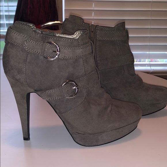 Guess Shoes - Guess gray heels